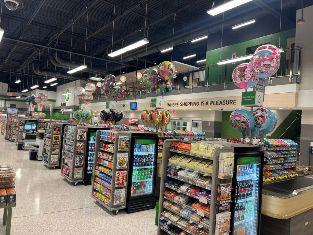 Photo of the checkout lanes at a Publix grocery store.