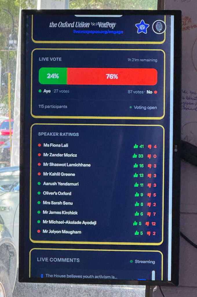 A screen showing live vote percentages. 24% people vote "Aye" and 76% say "No".
