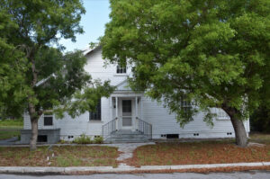 The front of the house at 908 Pomelo.
