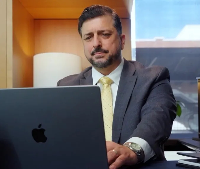 Eddie Pope using a Macbook.